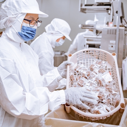 專業單顆包裝技術，嚴選高品質與醇厚風味的糖磚出貨到客戶手上。